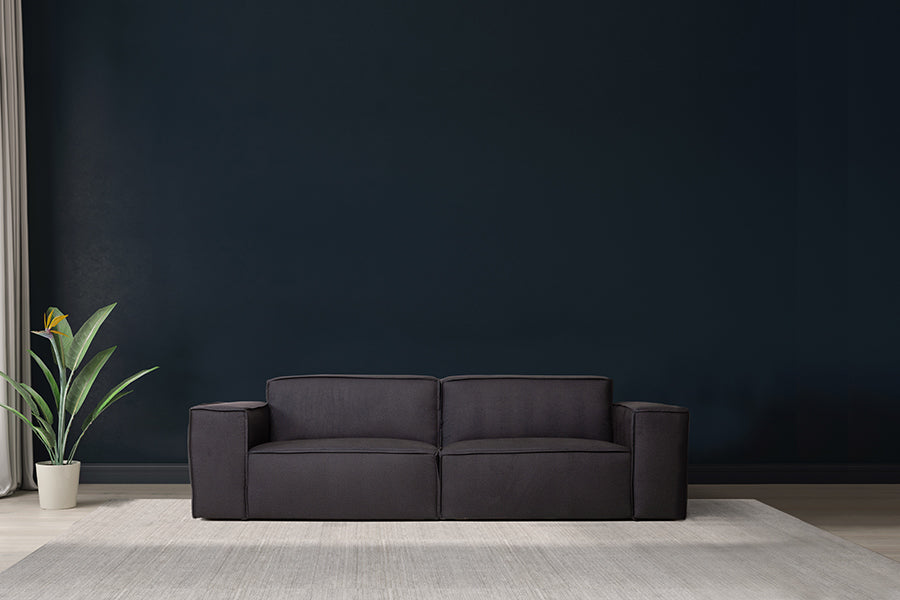 foto ambientada do sofa cinza módulo direito maraú na cor grafite em sala de estar visto de frente