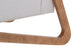 foto da poltrona confortável para sala lana na cor bege em fundo branco focando no pé