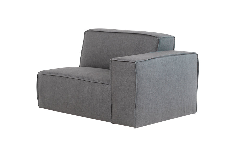 foto do sofa para sala módulo esquerdo maraú na cor cinza claro em fundo branco visto na diagonal