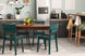ambiente cadeira para mesa uma verde em uma cozinha