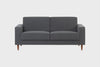 gif do sofá pequeno 2 lugares nairóbi na cor cinza escuro em fundo branco mostrando em vários ângulos
