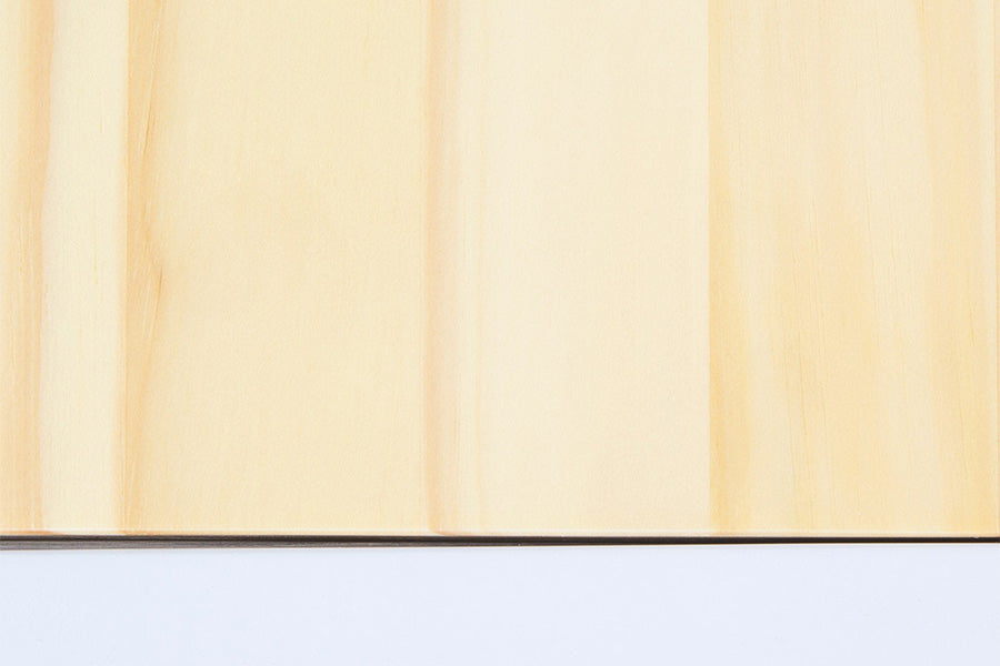 escrivaninha pequena com gaveta sete 79x50 off white em fundo infinito focando nos detalhes da madeira
