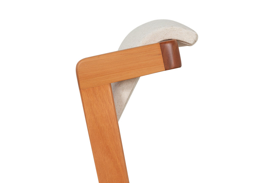 Cadeira de Jantar Santorini - Mel e Tecido Cru detalhe encosto