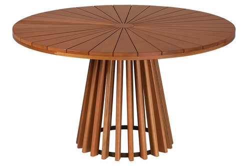 mesa de jantar gourmet vista de frente em fundo branco