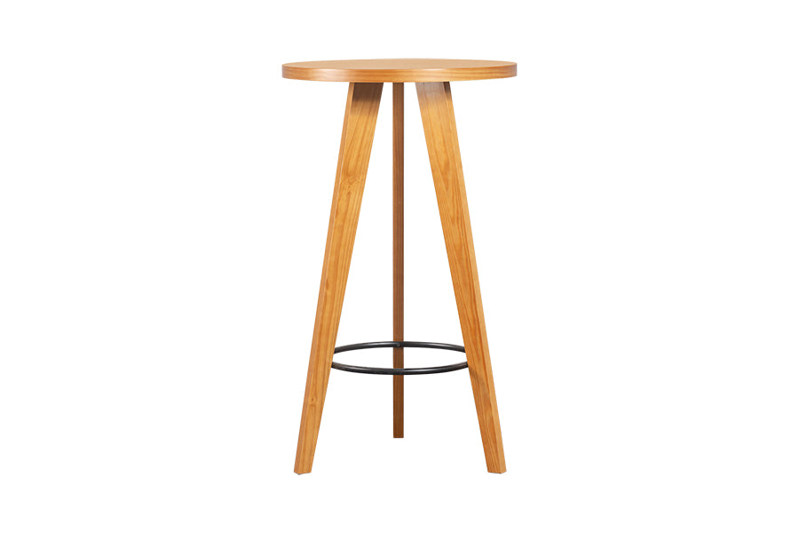 Mesa Bistrô Icatu Nozes vista de frente em fundo branco