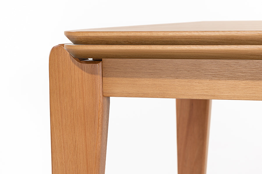 Mesa de Jantar de Madeira 8 Lugares Coimbra 180x90 cm Mel detalhe tampo sobre a base