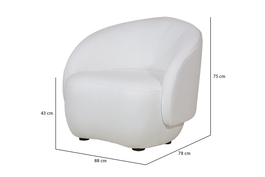 Poltrona para Sala Algarve Gelo vista na diagonal com medidas escritas na imagem