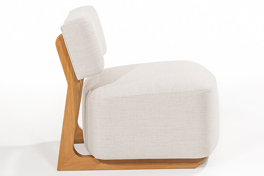 Poltrona para Sala Doma Mel e Tecido Creme lado