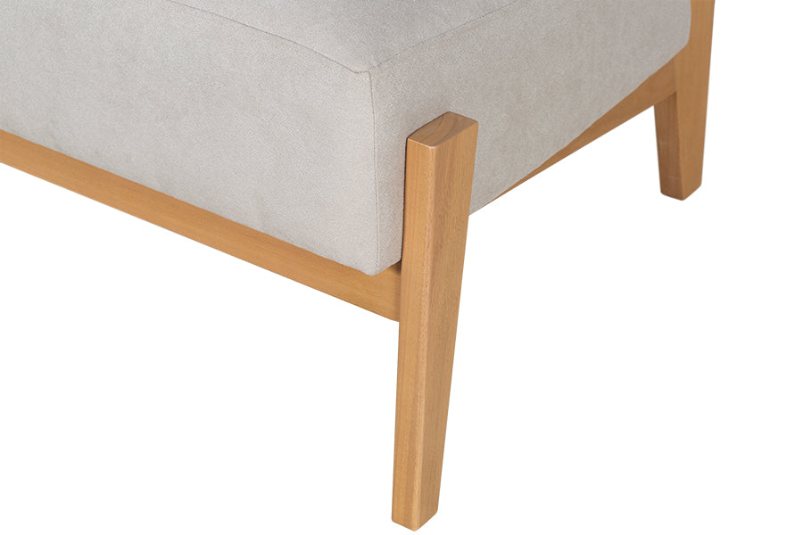 Poltrona para Sala Luna - Areia e Tecido Bege detalhe pe
