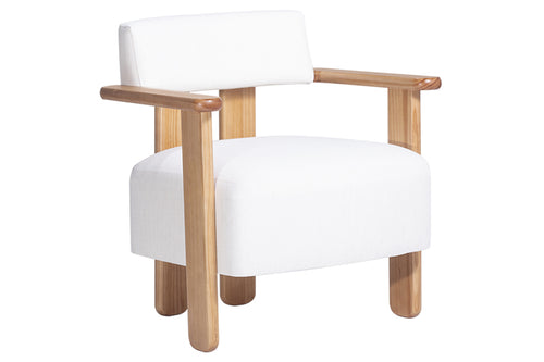 Poltrona para Sala Feather Off White vista na diagonal em fundo branco