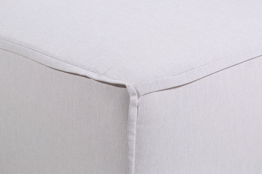 foto do sofá sem braço 2 lugares módulo central maraú na cor bege focando no tecido
