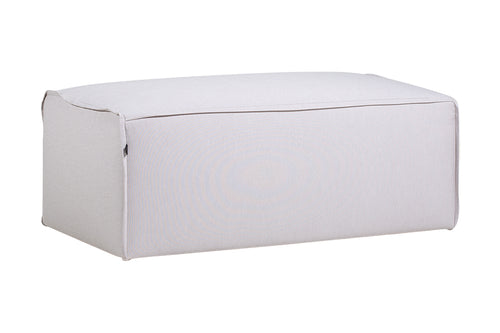 Puff Marau Bege visto na diagonal em fundo branco