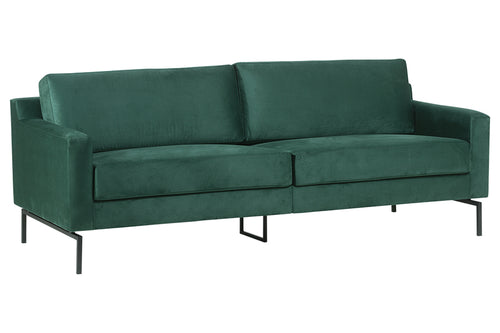 sofa 3 lugares berlin verde visto na diagonal em fundo branco