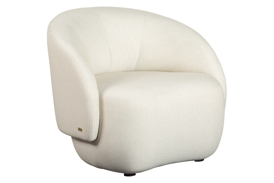 Poltrona para sala Algarve Bege vista na diagonal em fundo branco