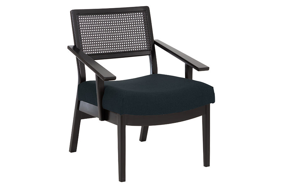 poltrona para sala vitrola preto e azul marinho vista na diagonal em fundo branco