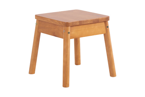 banqueta para cozinha baixa empilhavel baviera nozes em fundo infinito visto na diagonal