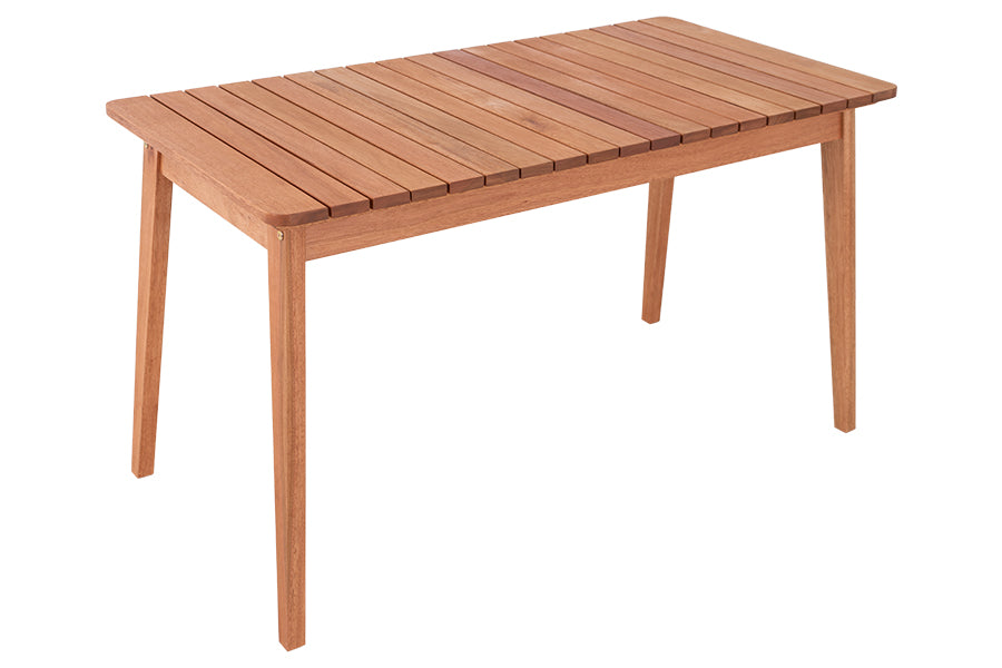 mesa para varanda 6 lugares garden castanheira em fundo infinito visto na diagonal