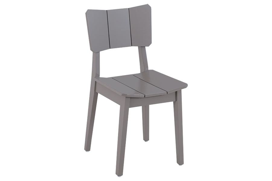 cadeira de escritório uma cinza em fundo infinito visto na diagonal