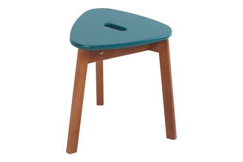 banqueta para cozinha empilhável brie verde vista na diagonal em fundo branco