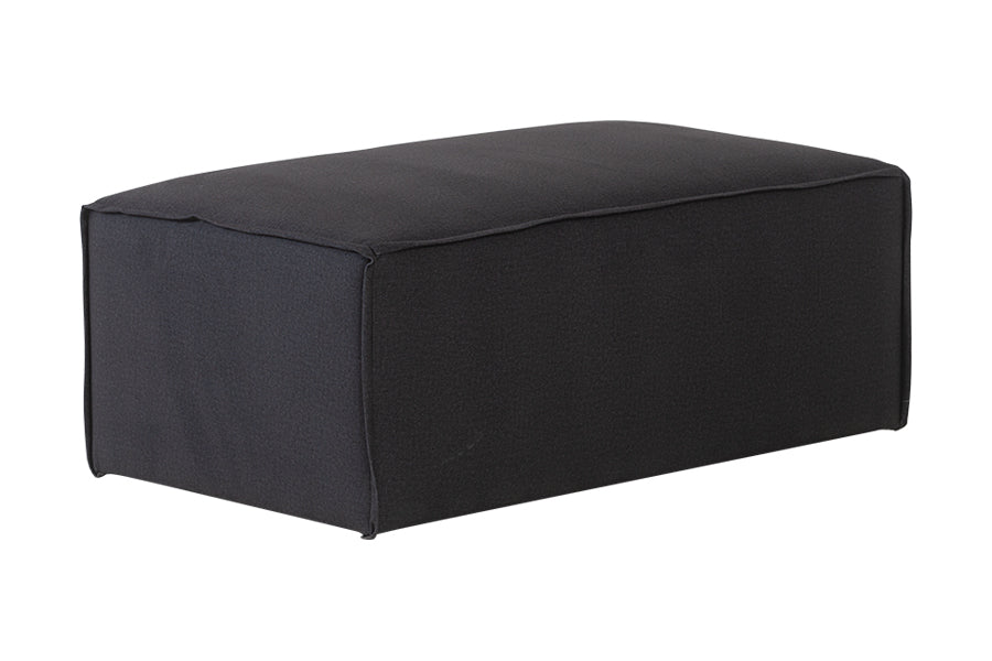 foto do sofá puff módulo maraú na cor grafite em fundo branco visto na diagonal
