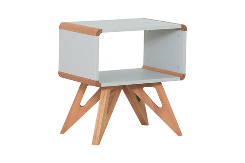 mesa de canto baori cinza claro e jatobá vista na diagonal em fundo branco