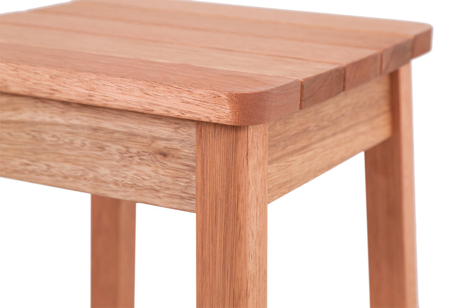 banqueta alta para cozinha garden castanheira detalhes da madeira assento