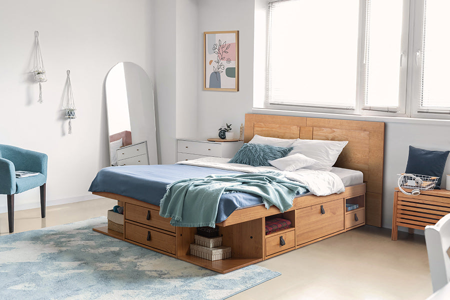 cabeceira extensivel flat bali nozes ambientada em quarto com cama bali queen