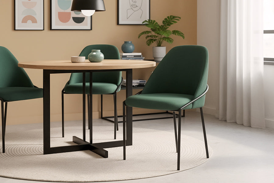 cadeira chloe verde ambientada na sala de jantar