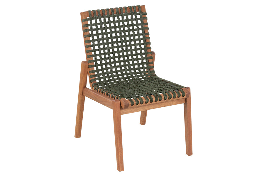 cadeira jatobá e corda verde vista em diagonal