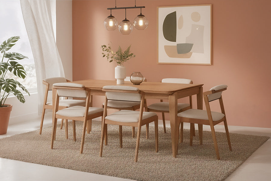 cadeira santorini mel tecido cru e mesa coimbra ambientadas na sala de janar