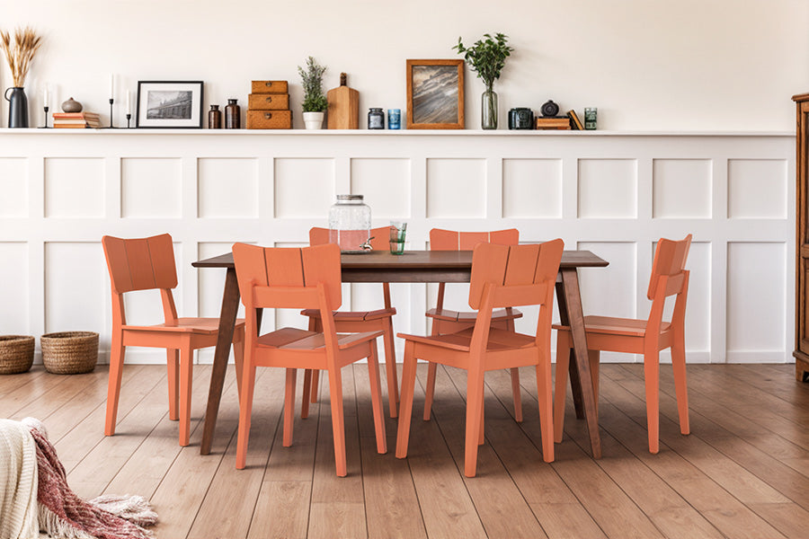 ambiente com cadeira para mesa de jantar uma telha