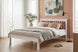 cama de casal habitual branca ambientada no quarto