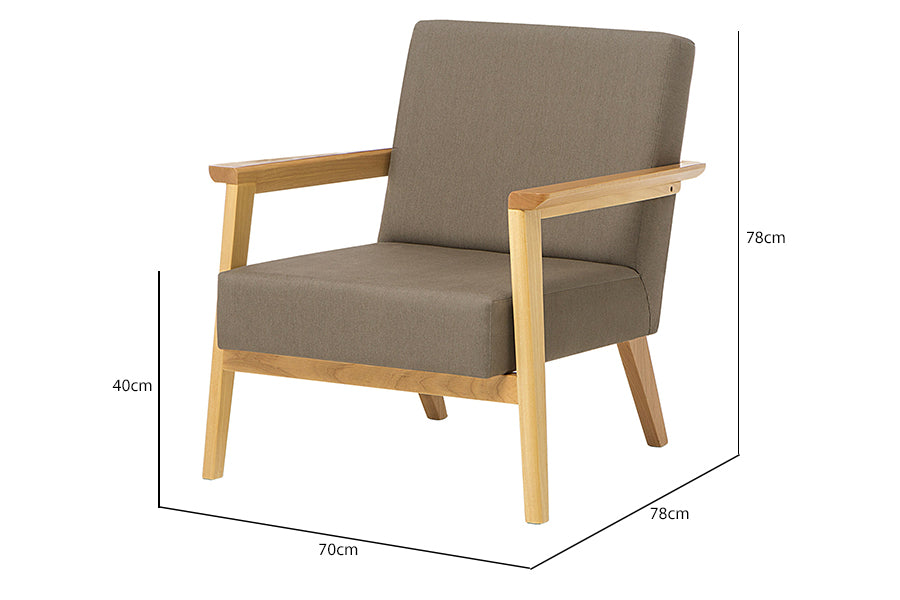 poltrona para sala caju marrom em fundo infinito vista na diagonal com medidas