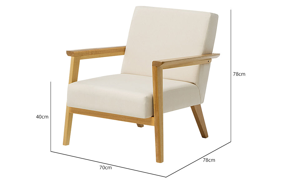 poltrona para sala caju cru vista na diagonal em fundo infinito com medidas