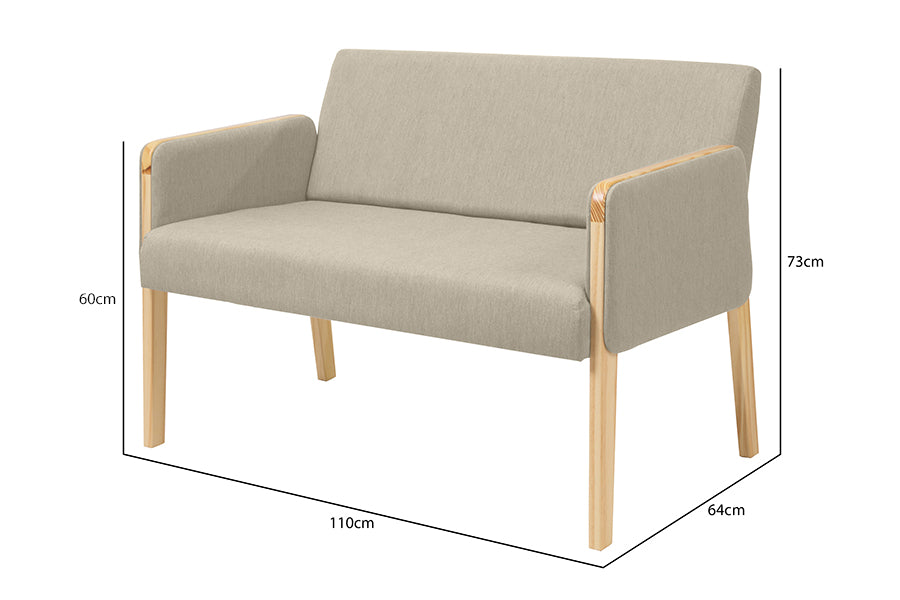 sofa bege arpoador natural tecido bege visto na diagonal em fundo infinito com medidas escritas na imagem