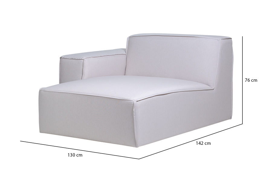 foto do sofá confortavel módulo direito com chaise maraú na cor bege visto na diagonal em fundo branco com medidas escritas na imagem