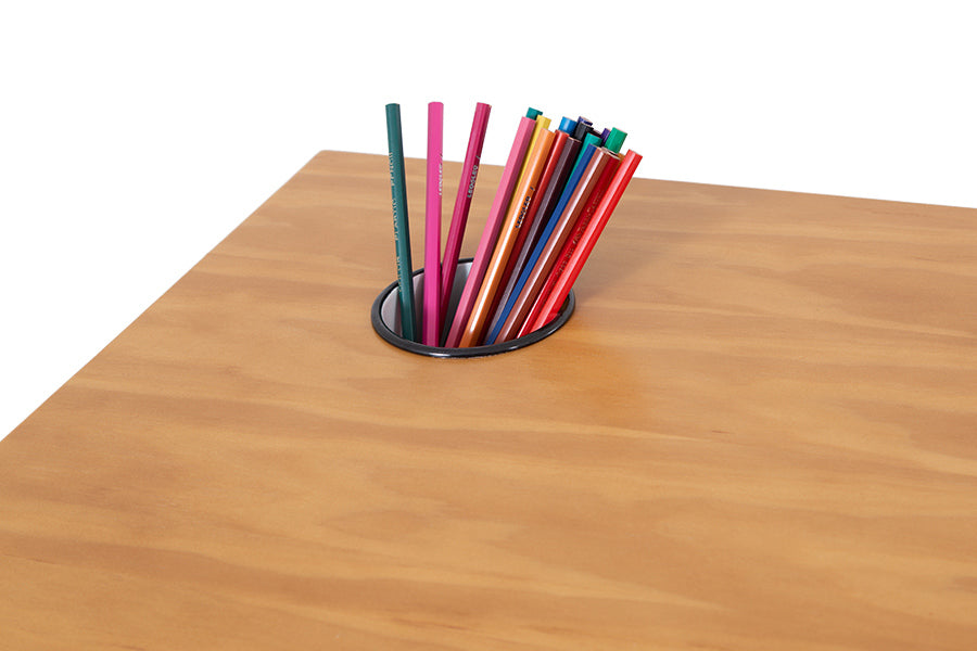 escrivaninha com gaveta mandal off white em fundo infinito detalhe copo