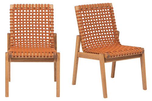 conjunto com 2 cadeiras trama jatoba e corda ocre com uma cadeira vista de frente e outra na diagonal em fundo branco