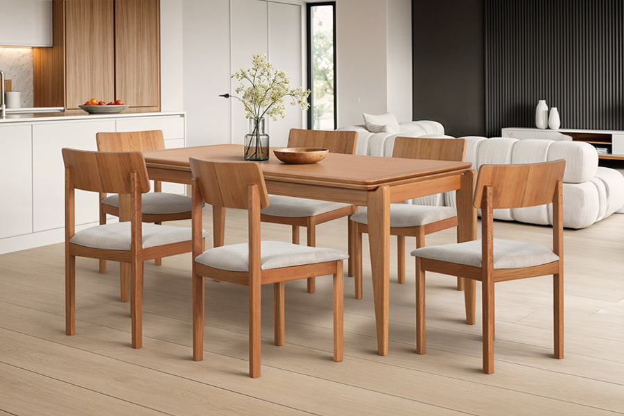 mesa coimbra e cadeias cora ambientadas na sala de jantar