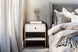 Mesa de cabeceira 1 gaveta leda branco com branco tauari ambientada no quarto