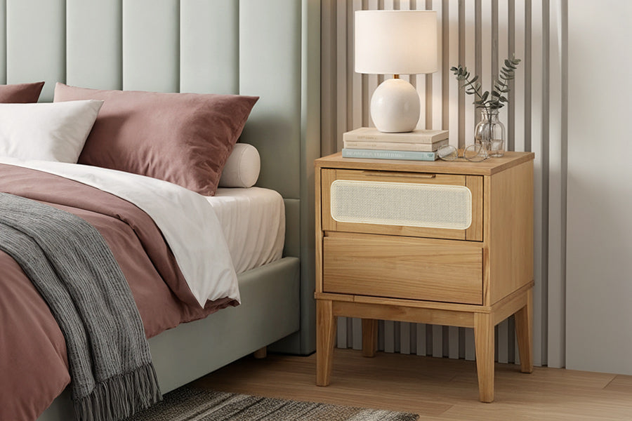 mesa de cabeceira serena ambientada no quarto