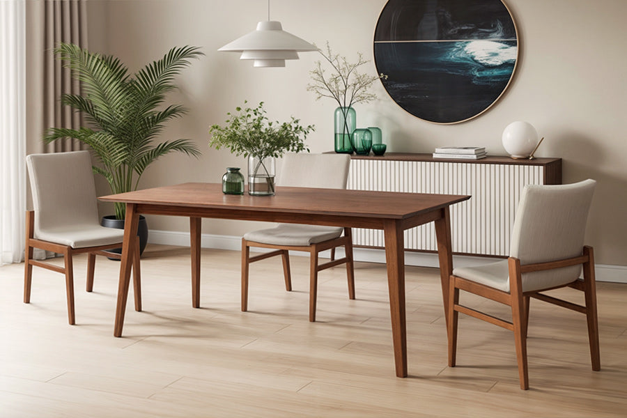 mesa lotus e cadeiras camelia ambientados na sala de jantar