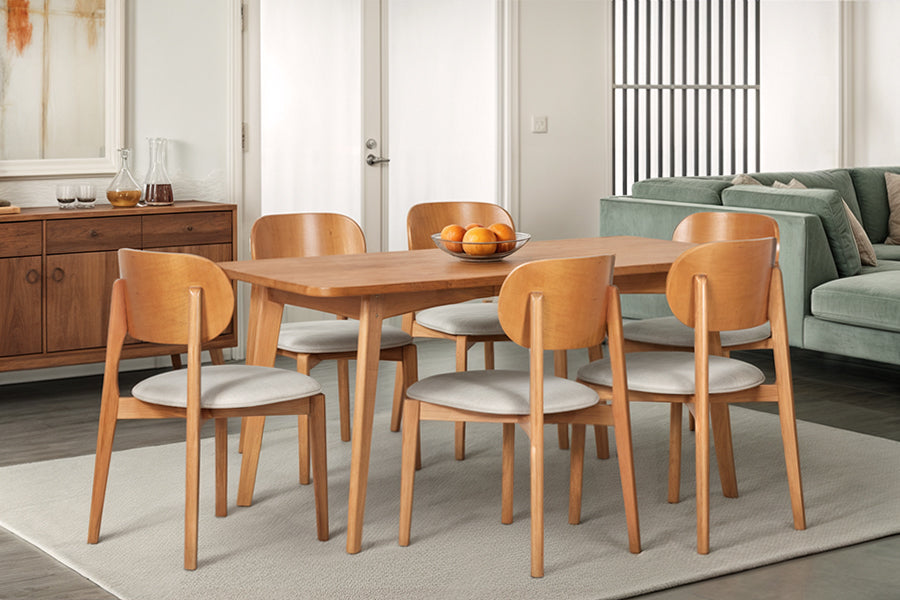 mesa maria com cadeiras maria areia ambientadas na sala de jantar