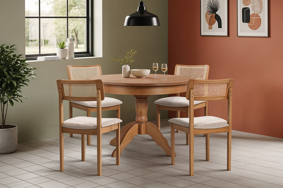 mesa de jantar tea e cadeiras cora com tela ambientadas na sala de jantar
