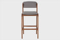 Banqueta Alta Santorini  - Avelã e Tecido Cinza vista em varios angulos