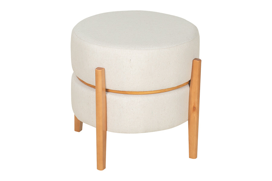 puff mesa macaron na cor amêndoa e tecido bege visto na diagonal em fundo branco