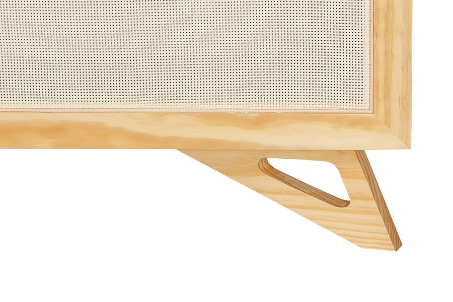 rack para sala yono freijó e rattan visto detalhe pes em fundo branco