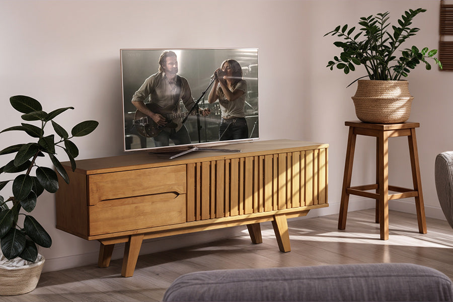 rack sala panteon 165 cm nozes ambientado na sala de estar com tv em cima