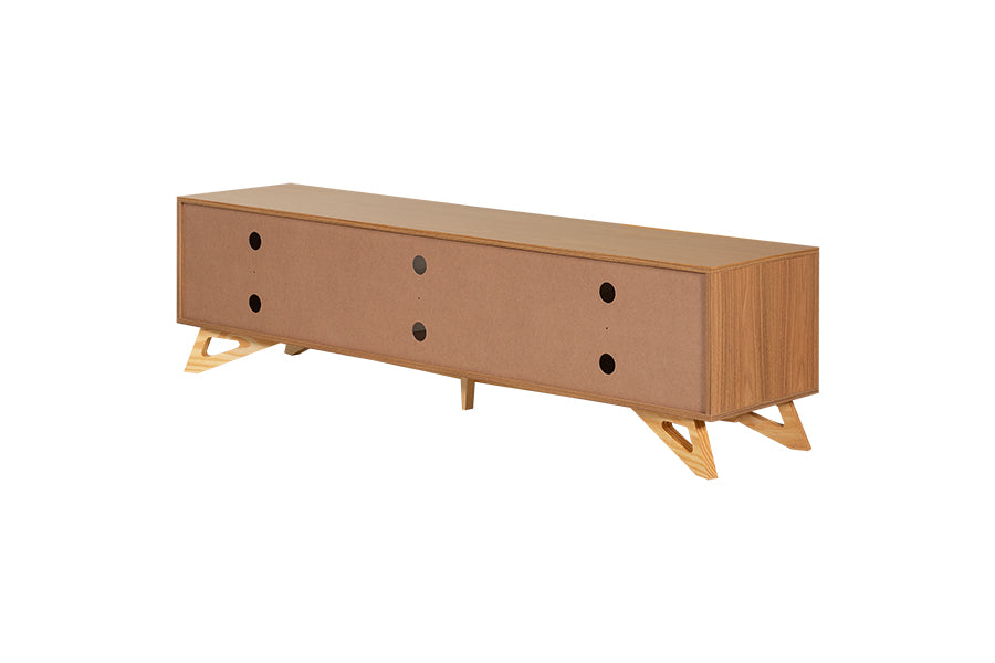 rack sala yono freijó e rattan visto de tras em fundo branco