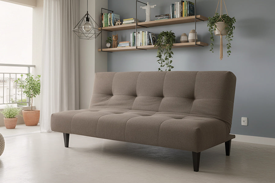sofa-cama denver marrom ambientado na sala de estar